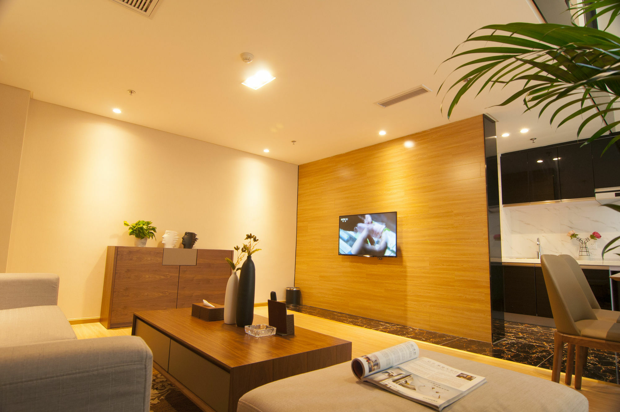 Home Plus Suite Hotel And Apartment Wuhan Exterior foto