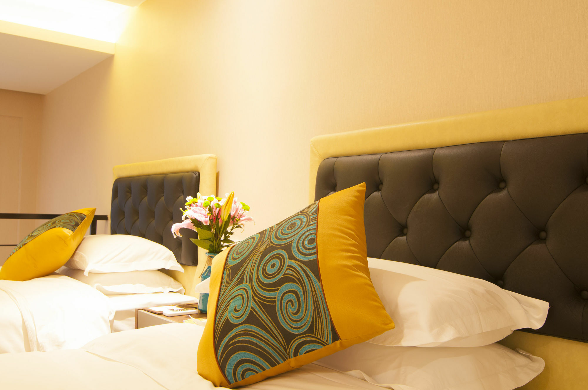 Home Plus Suite Hotel And Apartment Wuhan Exterior foto